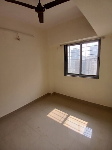 Room in 1 BHK Apartment at Goregaon West – for Rent