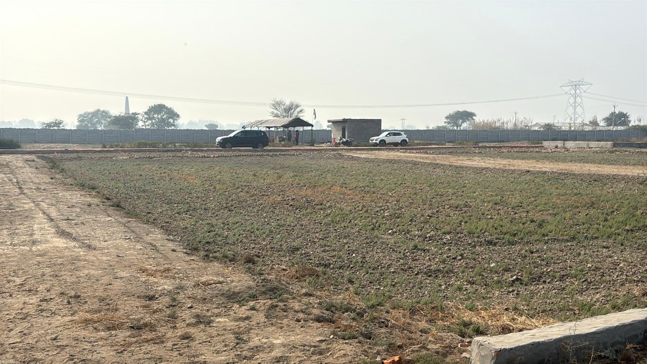 Plot For Sale in Mk Propty 