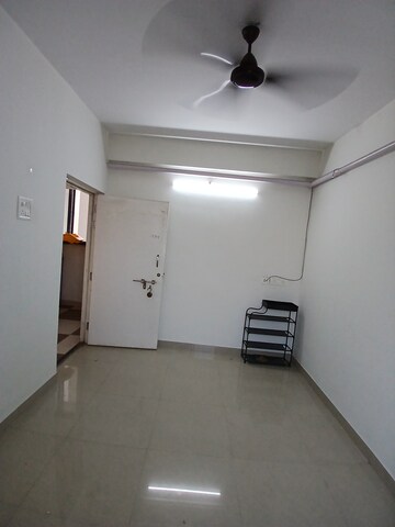 Furnished Amenities in 1 BHK Apartment at Goregaon West – for Rent