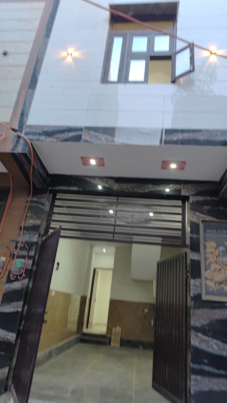 Exterior View, vikas puri 3 Bedroom 50 Sq.Yd. Independent House In Vikas Puri Delhi 8177921