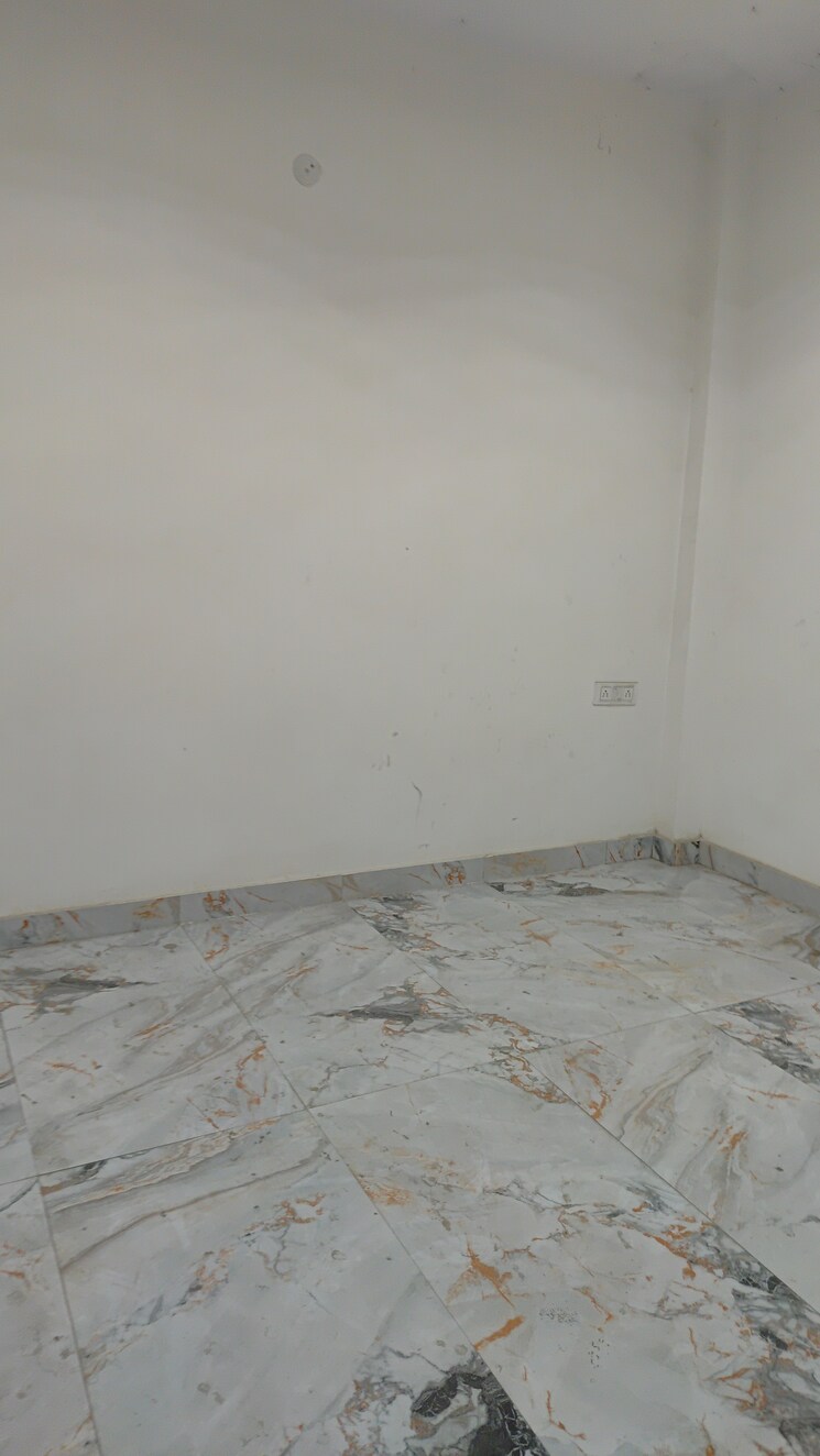 Room, vikas puri 3 Bedroom 50 Sq.Yd. Independent House In Vikas Puri Delhi 8177921