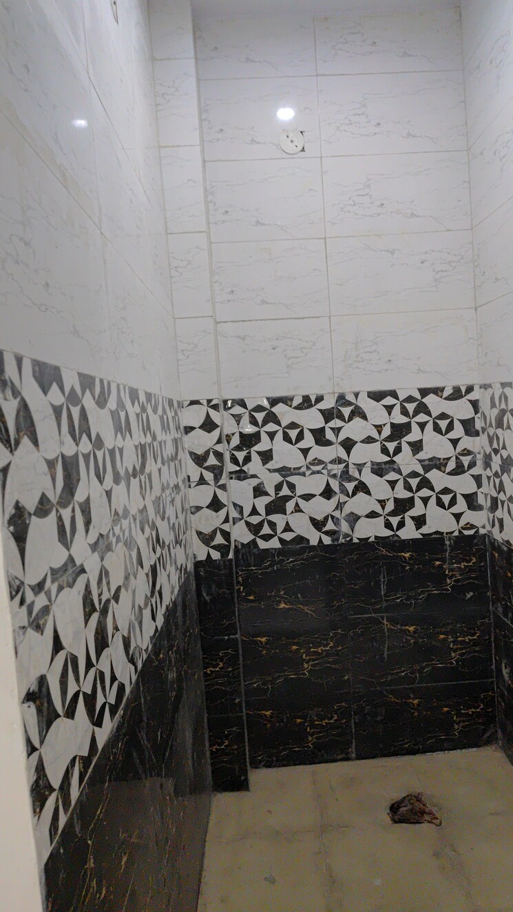 Bathroom, vikas puri 3 Bedroom 50 Sq.Yd. Independent House In Vikas Puri Delhi 8177921