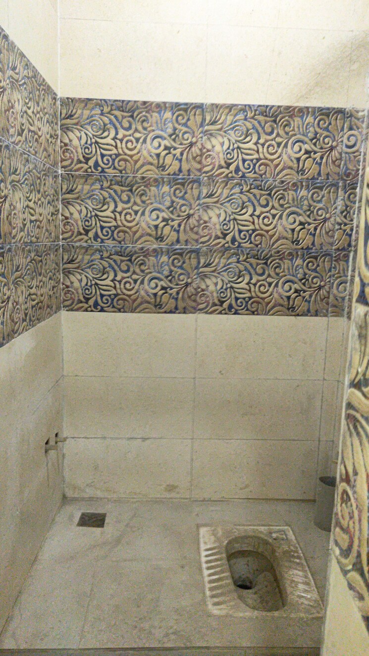 Bathroom, vikas puri 3 Bedroom 50 Sq.Yd. Independent House In Vikas Puri Delhi 8177921