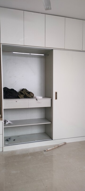 Furnished Amenities in 3 BHK Apartment at Emaar Emerald Floors Premier, Sector 65 – for Rent