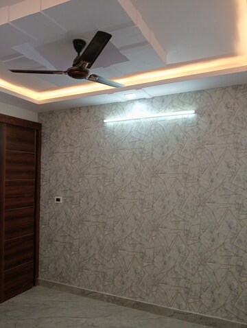 Furnished Amenities in 3 BHK Builder Floor at Govindpuri – for Sale