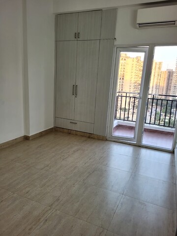 Room in 4 BHK Apartment at ABA Ivy County, Sector 75 – for Rent