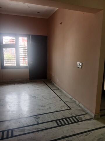 Room in 2 BHK Builder Floor at Sector 18 – for Rent