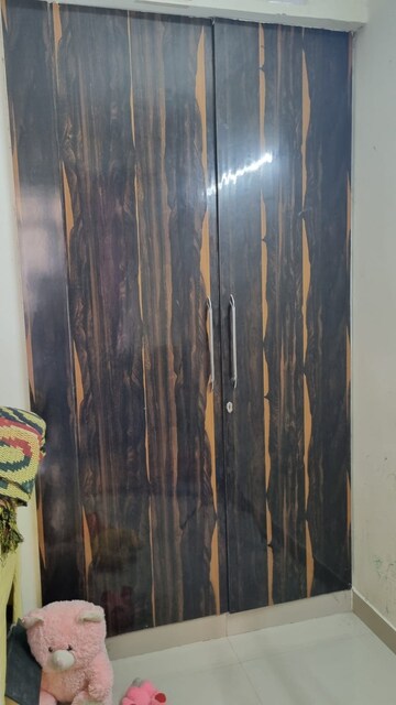 Furnished Amenities in 3 BHK Apartment at Ivory County, Sector 115 – for Sale