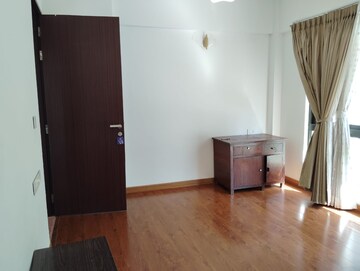 Room in 3.5 BHK Apartment at Gera Isle Royale, Bavdhan – for Rent