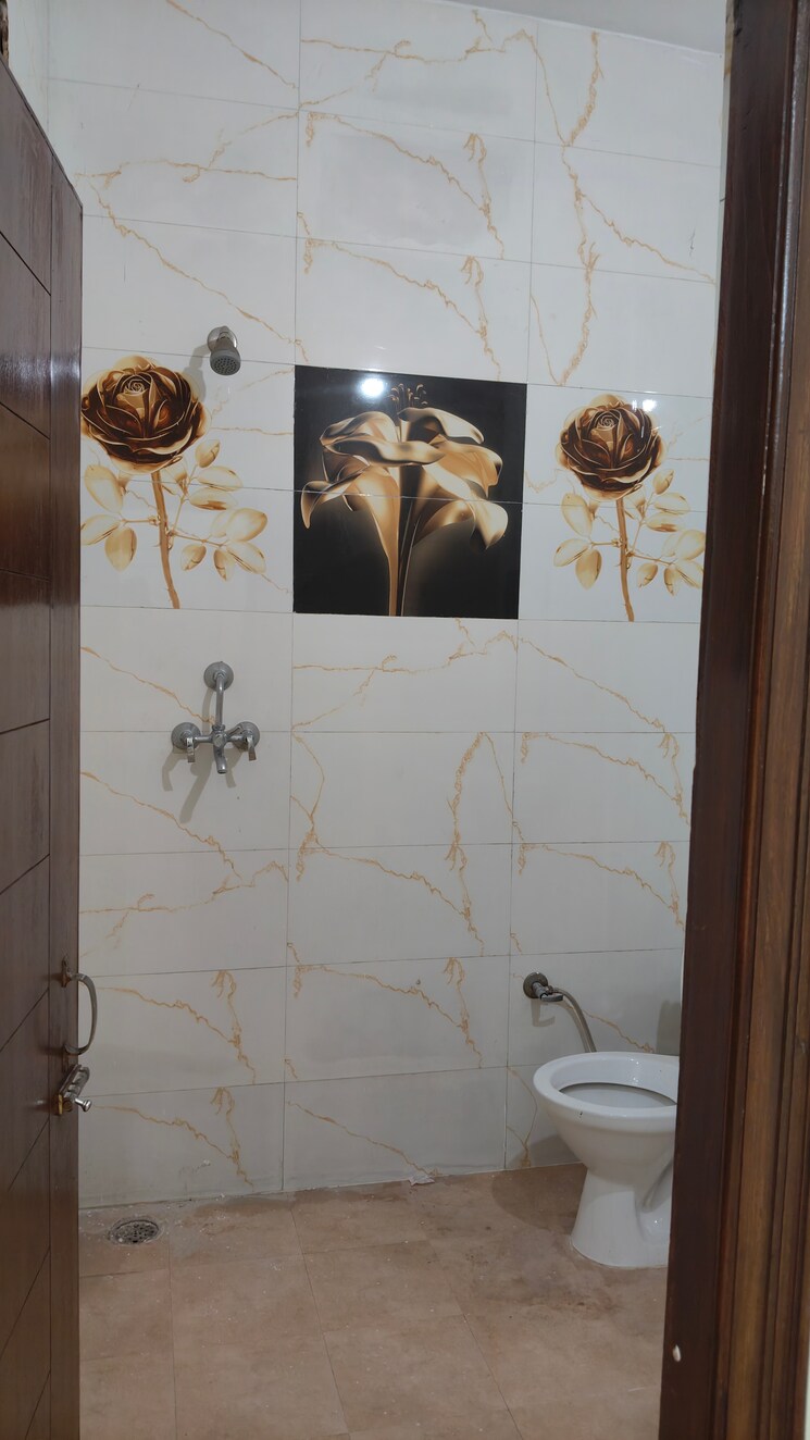 Bathroom, ambala highway 2 Bedroom 117 Sq.Yd. Apartment In Ambala Highway Zirakpur 8178146