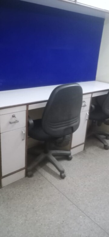 Commercial Office Space 300 Sq.Ft. For Rent in Laxmi Nagar Delhi  8178159