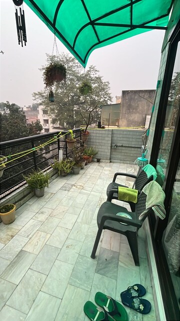 Parking in 2 BHK Builder Floor at Lajpat Nagar ii – for Rent