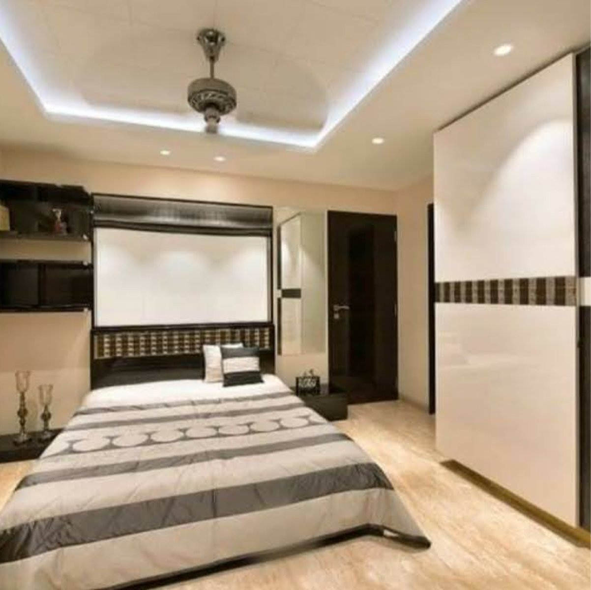3 BHK + Servant Room Builder Floor For Sale in Shalimar Bagh