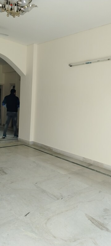 Room in 3 BHK Builder Floor at SS Mayfield Gardens, Sector 51 – for Rent