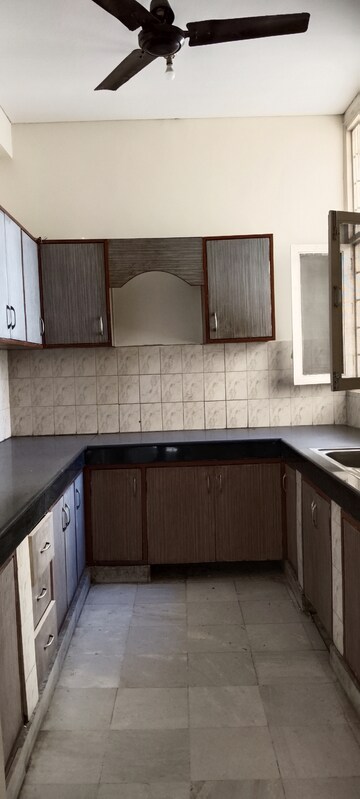 Kitchen in 3 BHK Builder Floor at SS Mayfield Gardens, Sector 51 – for Rent