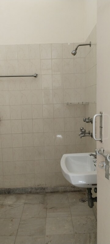 Bathroom in 3 BHK Builder Floor at SS Mayfield Gardens, Sector 51 – for Rent