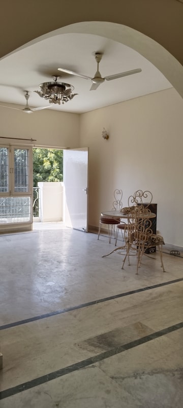 Living Room in 3 BHK Builder Floor at SS Mayfield Gardens, Sector 51 – for Rent