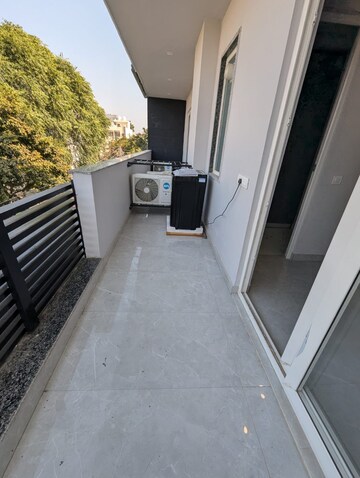 Balcony in 1 BHK Builder Floor at DLF City Phase III, Sector 24 – for Rent
