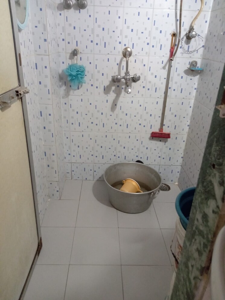 Bathroom, thane west 2 Bedroom 922 Sq.Ft. Villa In Thane West Thane 8178352
