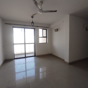 Room in 3 BHK Apartment at Unitech The Residences Gurgaon, Sector 33 – for Rent