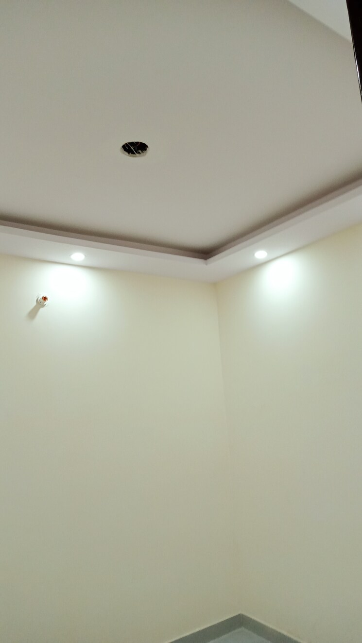 undefined, mukundpur 2.5 Bedroom 50 Sq.Yd. Apartment In Mukundpur Delhi 8178383