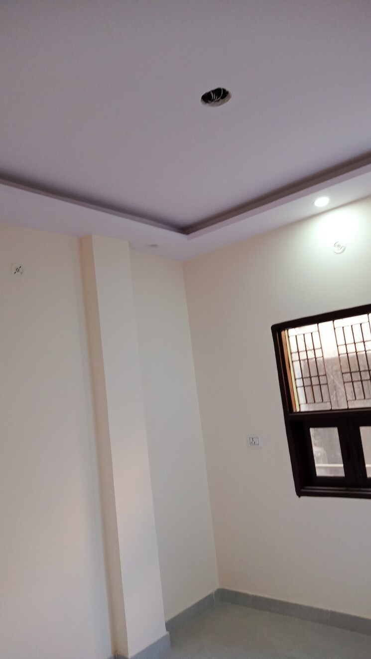 undefined, mukundpur 2.5 Bedroom 50 Sq.Yd. Apartment In Mukundpur Delhi 8178383