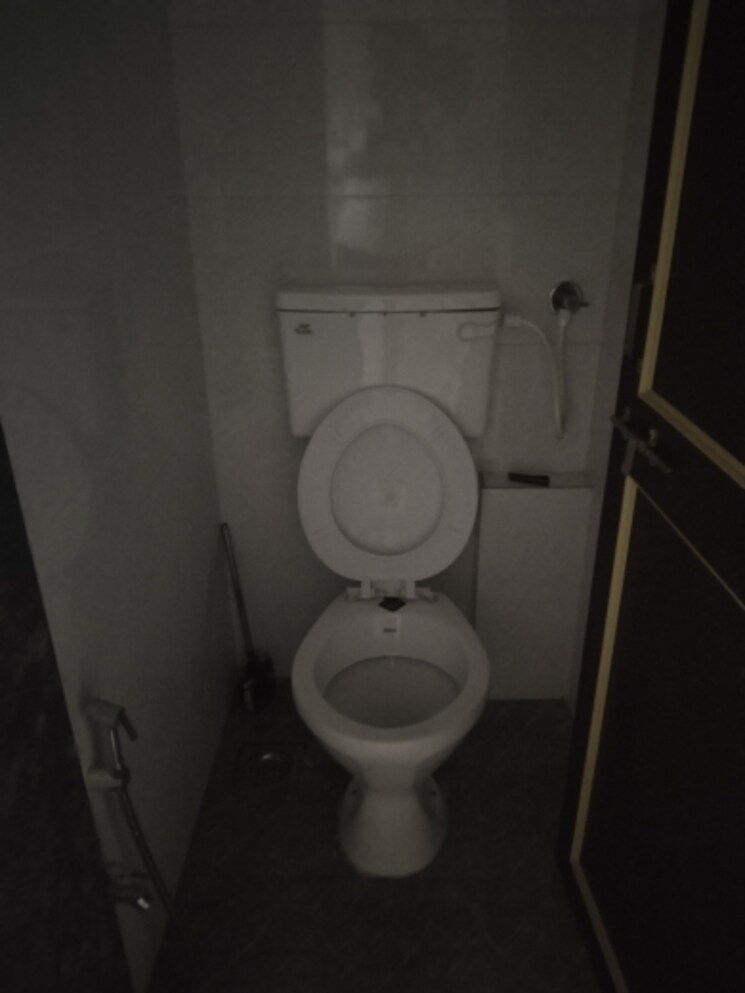 Bathroom, nisarg-chs 1 Bedroom 500 Sq.Ft. Apartment In Gokhalenagar Pune 8178434