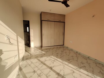 Room in 4 BHK Apartment at Raheja Ridgewood, Goregaon East – for Rent