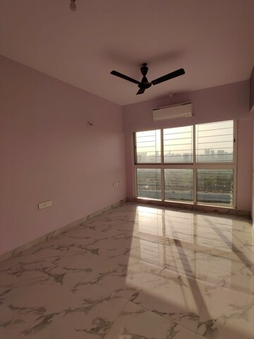 Room in 4 BHK Apartment at Raheja Ridgewood, Goregaon East – for Rent