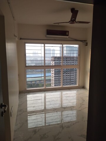 Room in 4 BHK Apartment at Raheja Ridgewood, Goregaon East – for Rent