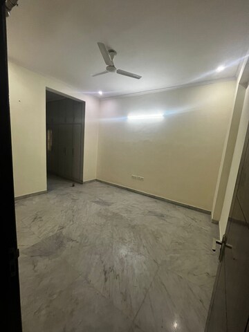 Room in 3 BHK Builder Floor at Sector 45 – for Rent
