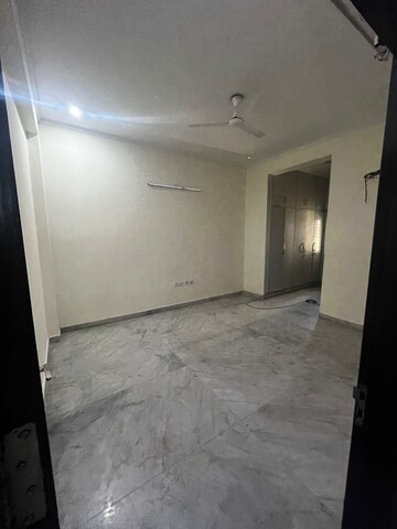 Room in 3 BHK Builder Floor at Sector 45 – for Rent