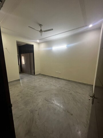 Room in 3 BHK Builder Floor at Sector 45 – for Rent