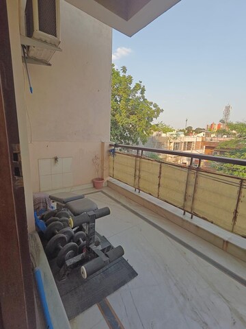 Balcony in 2 BHK Builder Floor at Sector 40 – for Rent