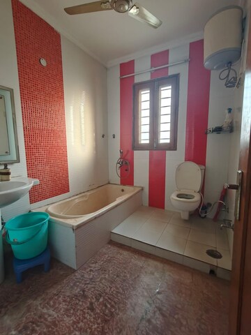 Bathroom in 2 BHK Builder Floor at Sector 40 – for Rent