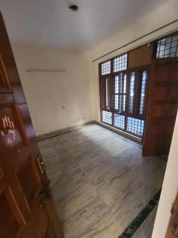 Furnished Amenities in 2 BHK Builder Floor at Sector 31 – for Rent