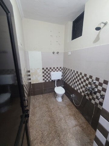 Master Bedroom in 2 BHK Builder Floor at Sector 40 – for Rent