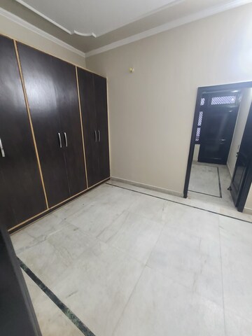 Kitchen in 2 BHK Builder Floor at Sector 40 – for Rent