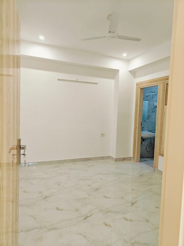 Room in 2 BHK Builder Floor at Saket – for Rent