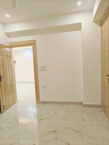 Room in 2 BHK Builder Floor at Saket – for Rent