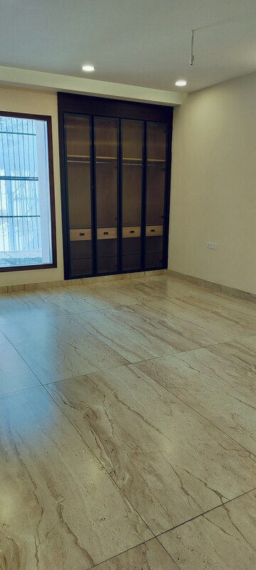 Room in 6+ BHK Independent House at Sector 36 – for Sale