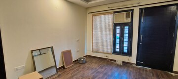 Room in 3 BHK Builder Floor at Sector 45 – for Rent