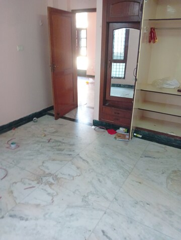 Room in 2 BHK Independent House at RWA Apartments Sector 52, Sector 52 – for Rent