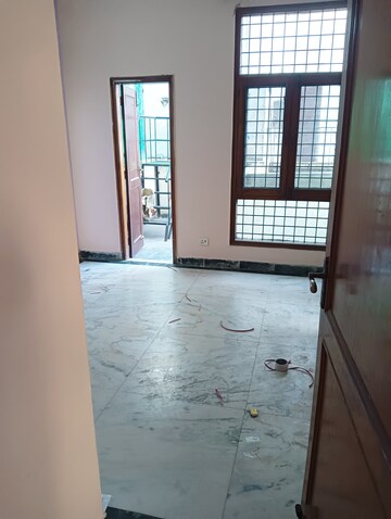 Room in 2 BHK Independent House at RWA Apartments Sector 52, Sector 52 – for Rent