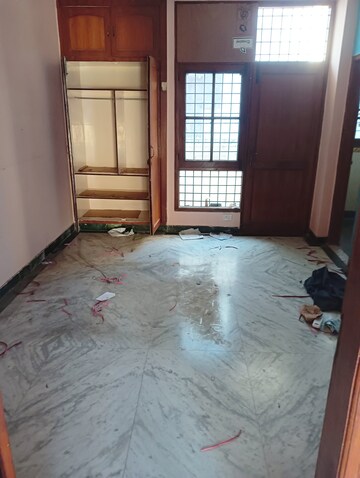 Room in 2 BHK Independent House at RWA Apartments Sector 52, Sector 52 – for Rent