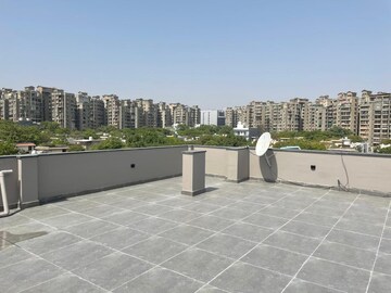 Parking in 4 BHK Builder Floor at Infinite Luxury, South City 2 – for Rent
