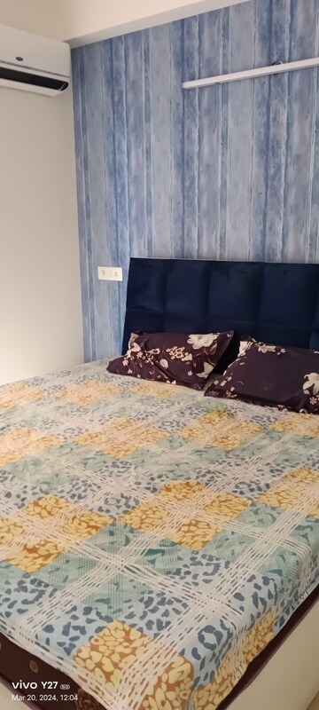 Room in 3 BHK Apartment at Ghazipur – for Rent