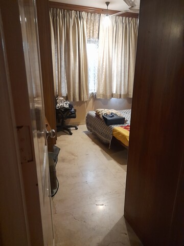 Furnished Amenities in 2 BHK Apartment at Jade Garden Pali Hill, Pali Hill – for Sale
