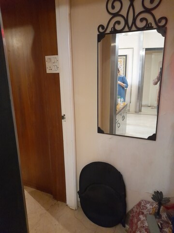 Furnished Amenities in 2 BHK Apartment at Jade Garden Pali Hill, Pali Hill – for Sale