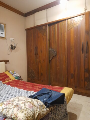 Furnished Amenities in 2 BHK Apartment at Jade Garden Pali Hill, Pali Hill – for Sale